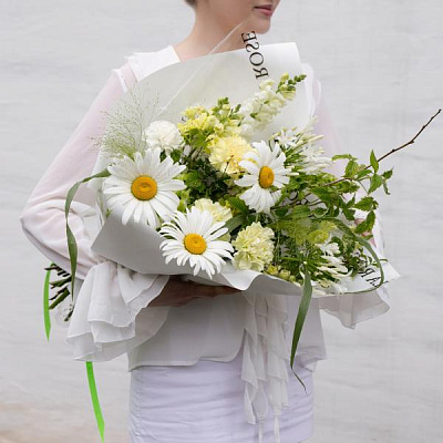 Букет ромашек с гортензией